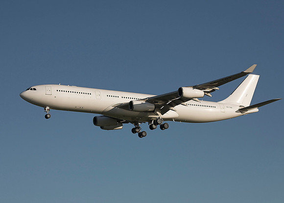 Airbus A340-313 (CS-TQZ) Hi Fly