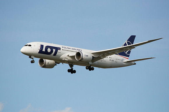 Boeing 787-8 Dreamliner (SP-LRA) LOT - Polish Airlines