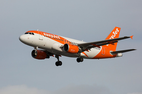 Airbus A319-111 (G-EZDK) EasyJet