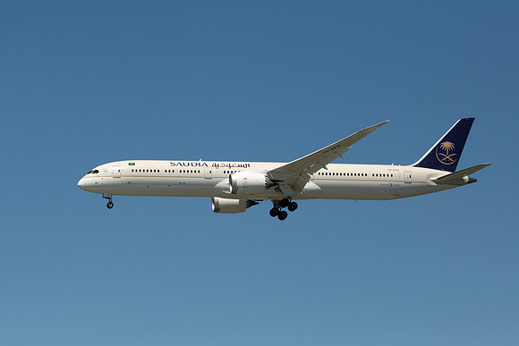 Boeing 787-10 Dreamliner (HZ-AR25) Saudi Arabian Airlines