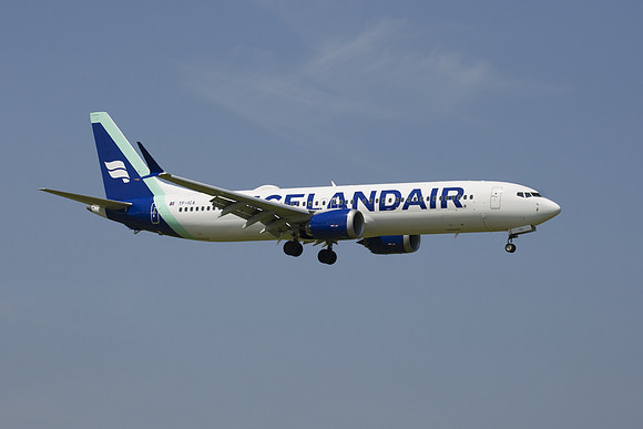 Boeing 737-9 MAX (TC-ICA) Icelandair