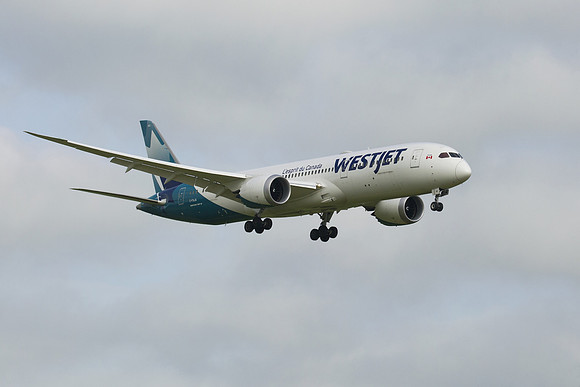 Boeing 787-9 Dreamliner (C-FAJA) Westjet