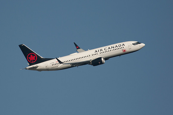 Boeing 737-8 MAX (C-FSIL) Air Canada